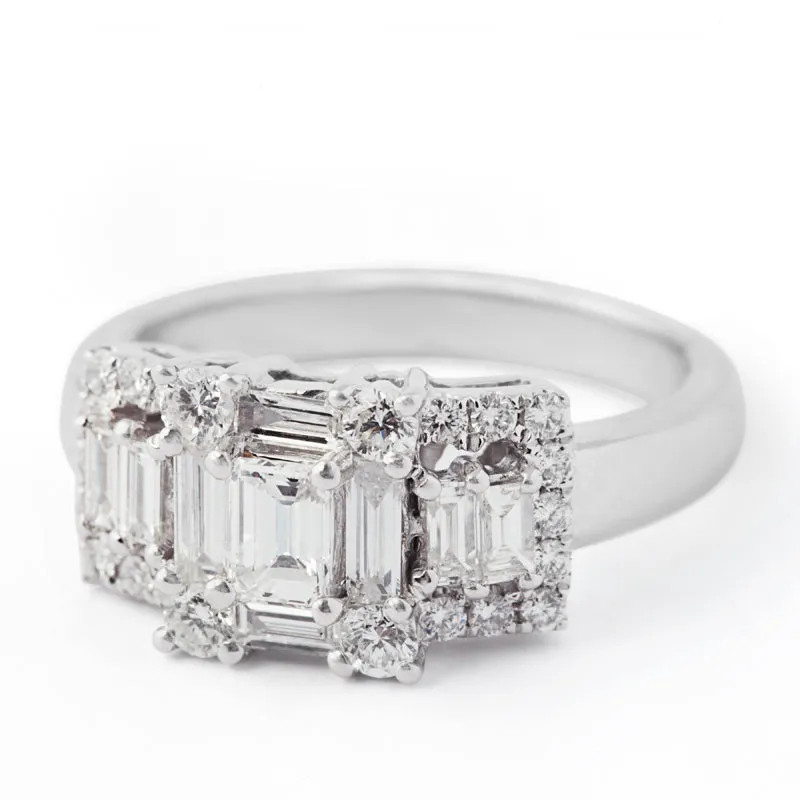 18ct White Gold Exquisite Baguette Diamond Ring