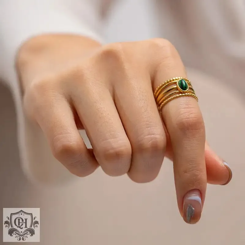 18K gold exquisite and noble gemstone inlaid ring with hollow design