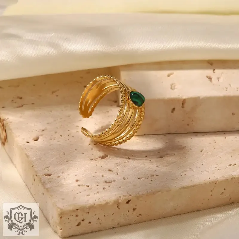 18K gold exquisite and noble gemstone inlaid ring with hollow design