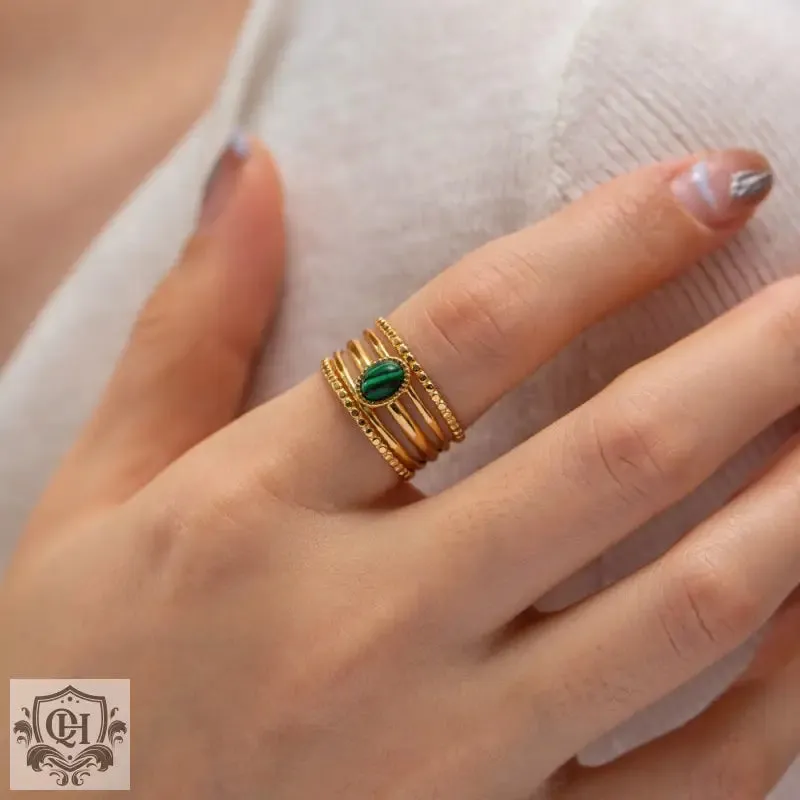 18K gold exquisite and noble gemstone inlaid ring with hollow design
