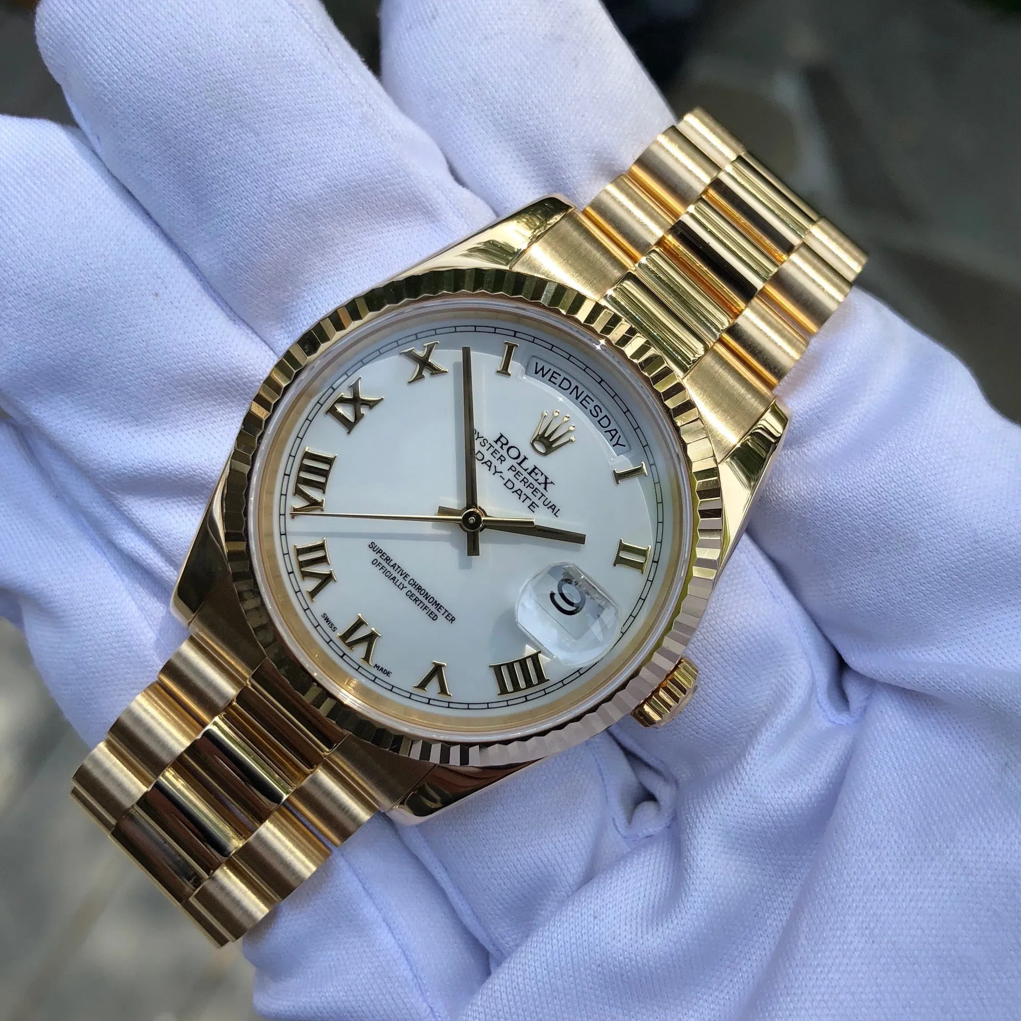 2003 Rolex President 118238 Day Date 18K Yellow Gold White Roman Wristwatch Box Papers