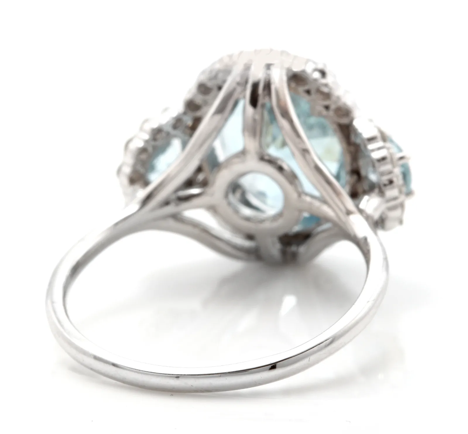 6.90 Carats Exquisite Natural Aquamarine and Diamond 14K Solid White Gold Ring