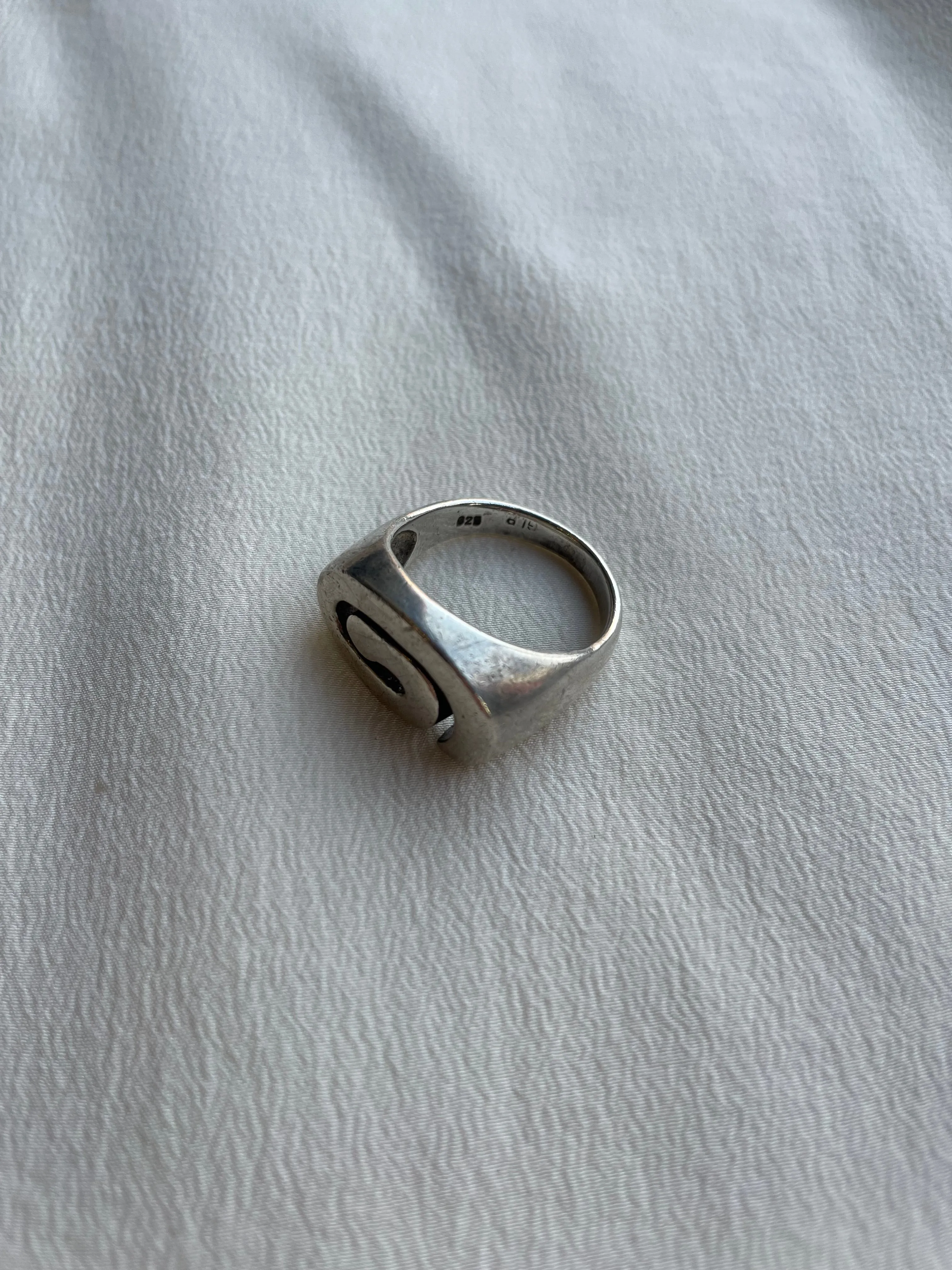 90s silver swirl ring R168