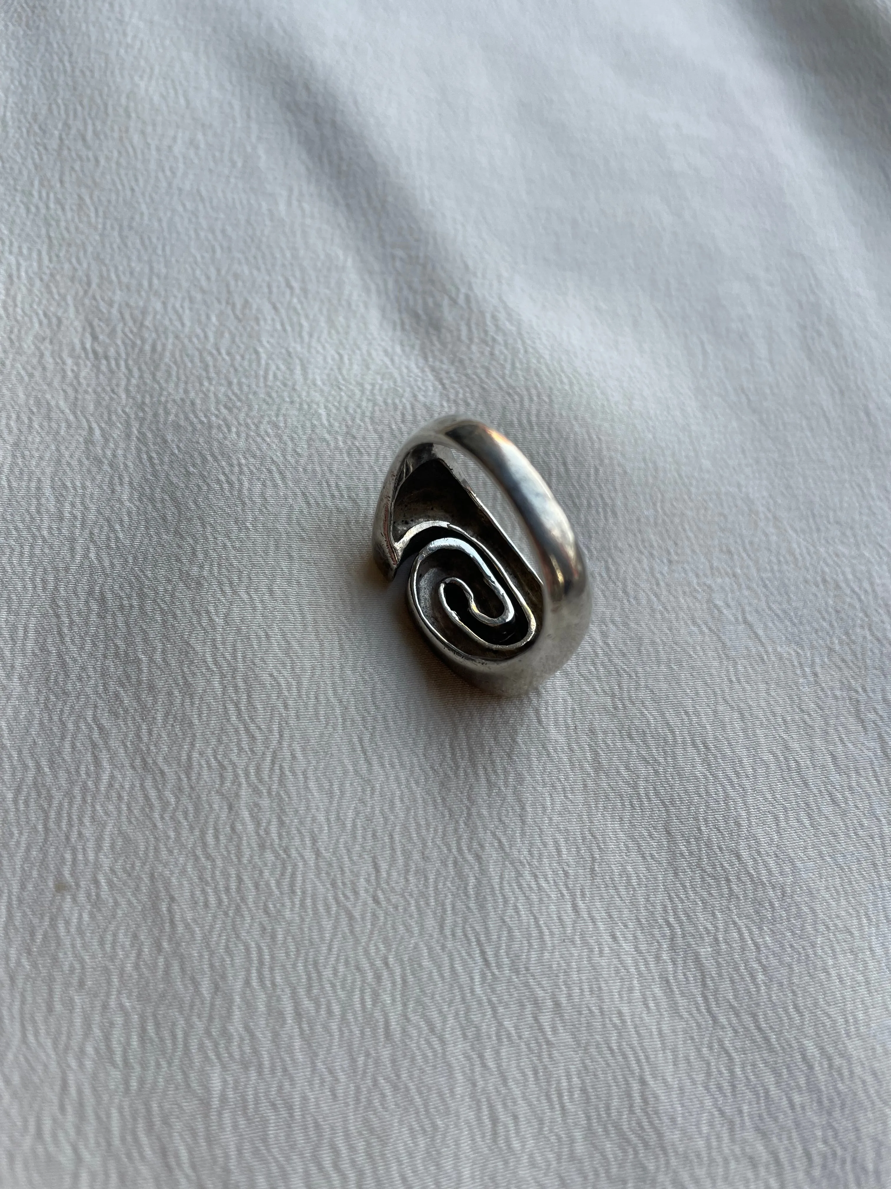 90s silver swirl ring R168