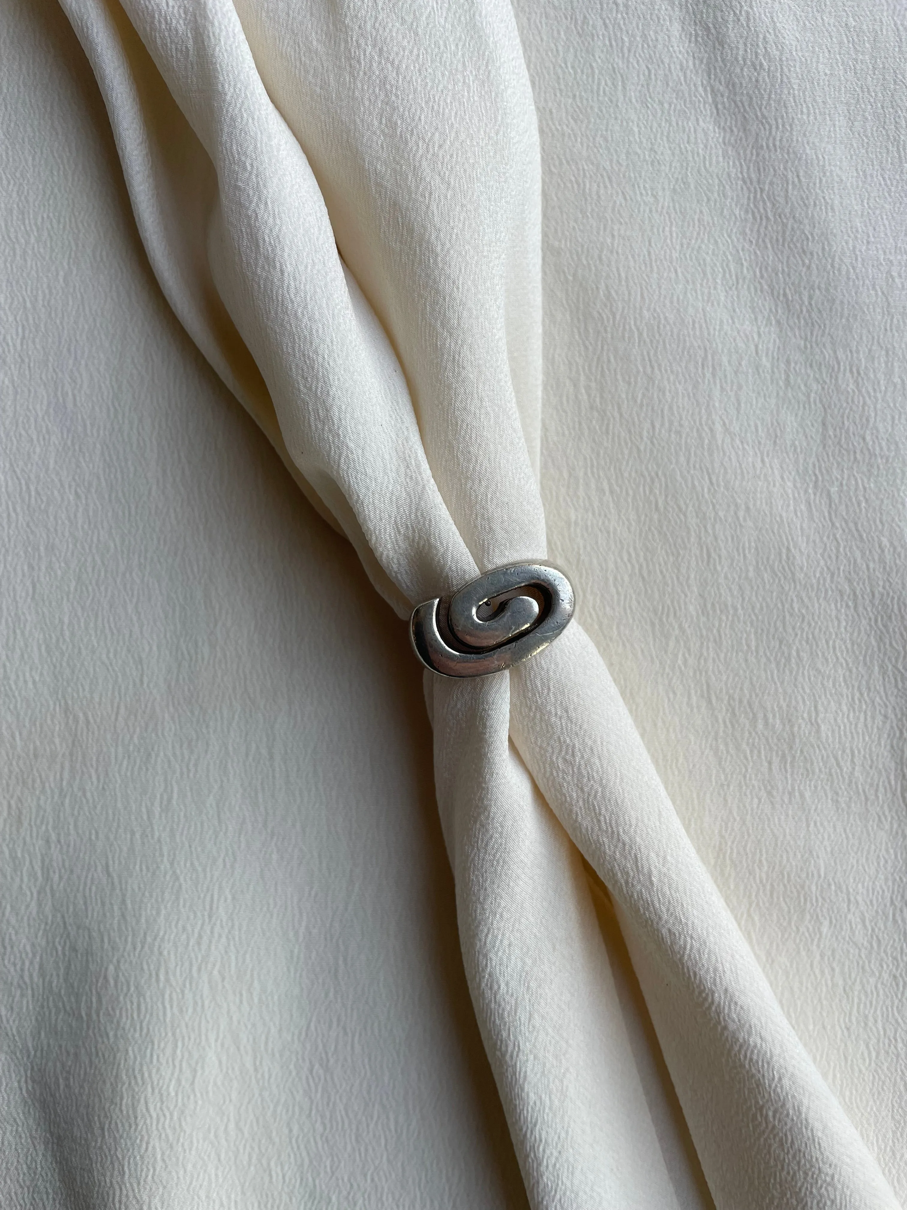 90s silver swirl ring R168