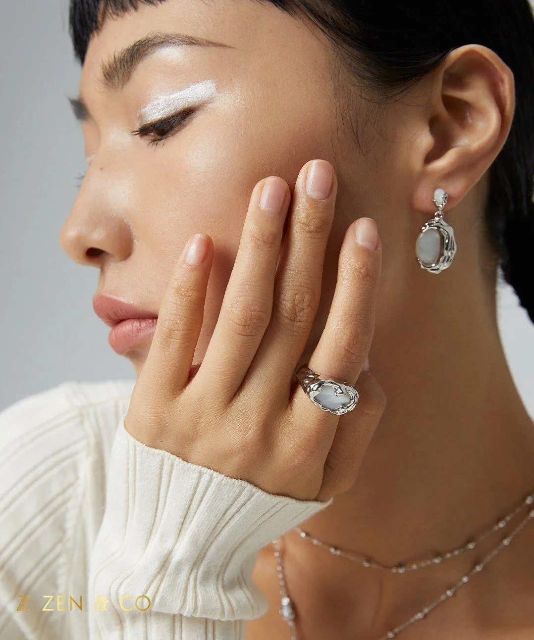 BIANCA Mother of pearl dangle earrings