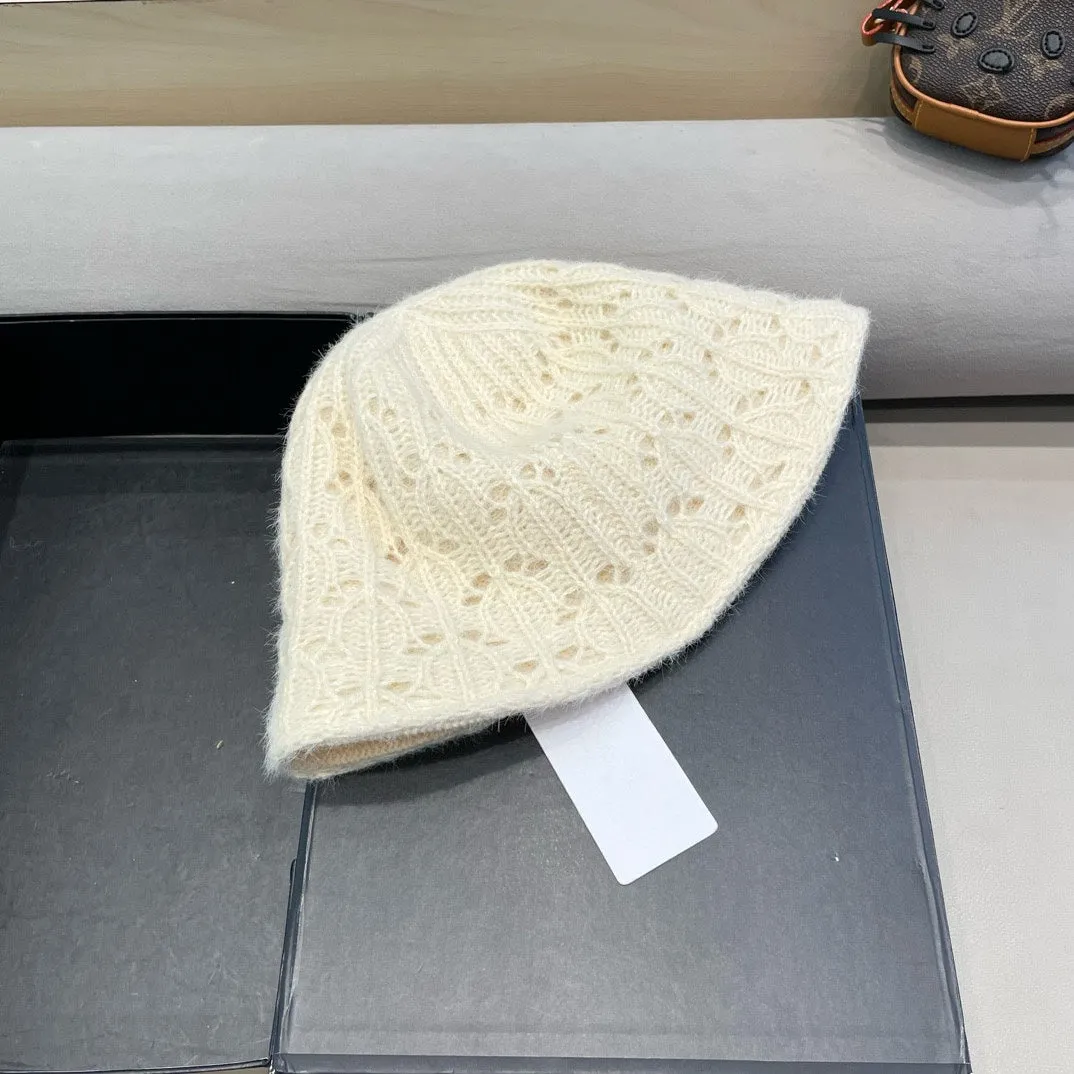 BUCKET HAT WHITE KNITTED FABRIC WITH RABBIT FUR 428092