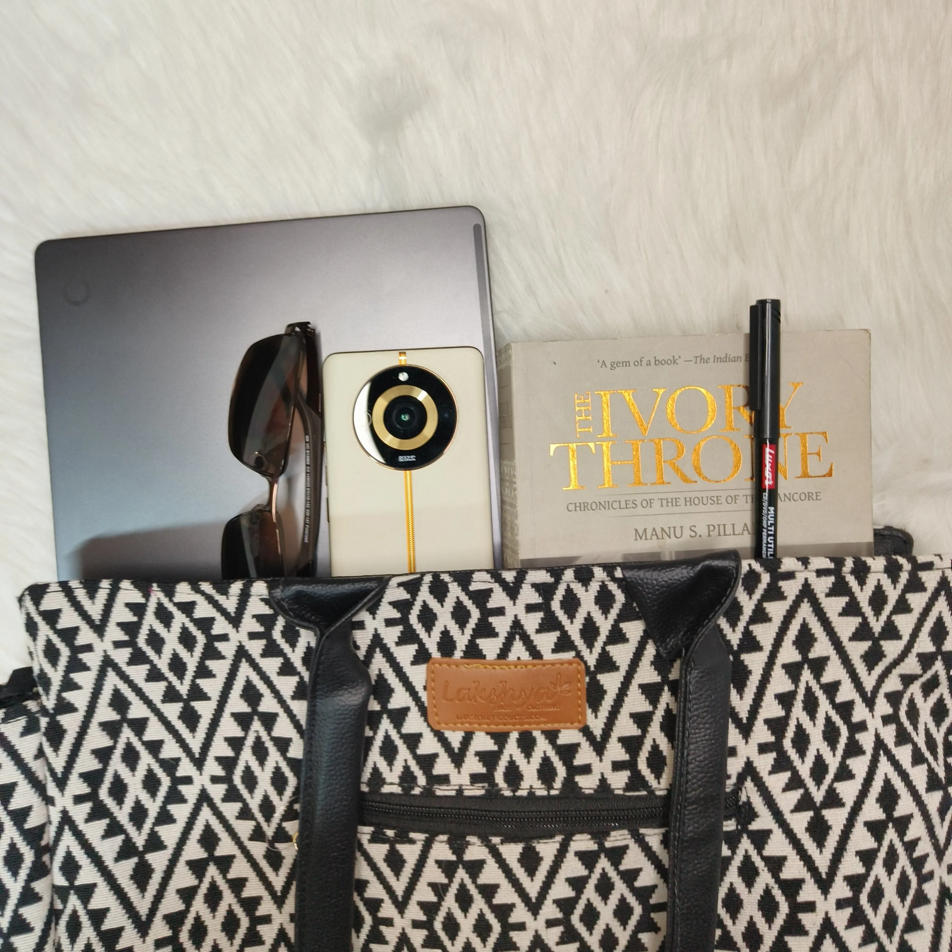 Chic Laptop Totes Orange Colour Prints