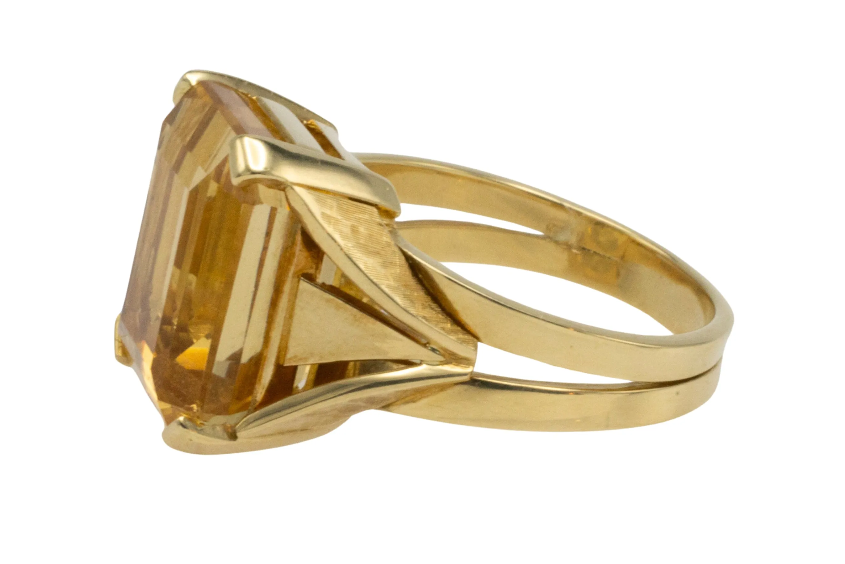 Citrine ring in 18 carat gold