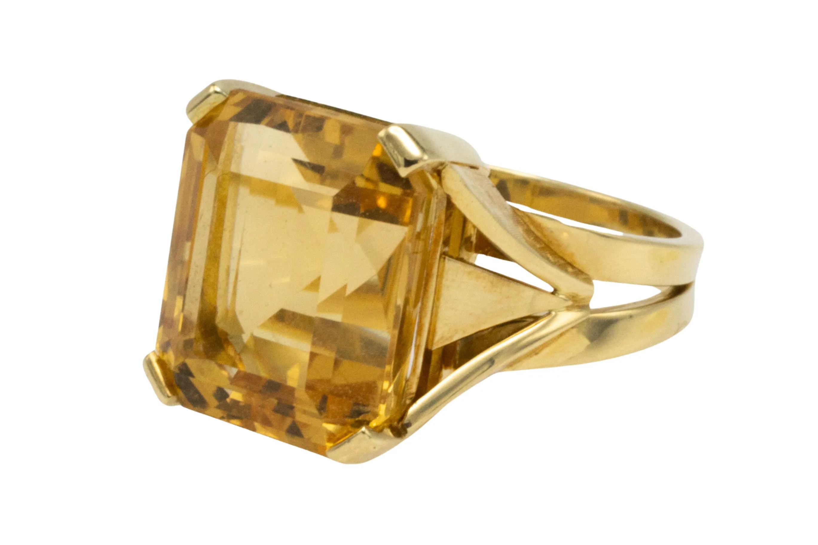 Citrine ring in 18 carat gold