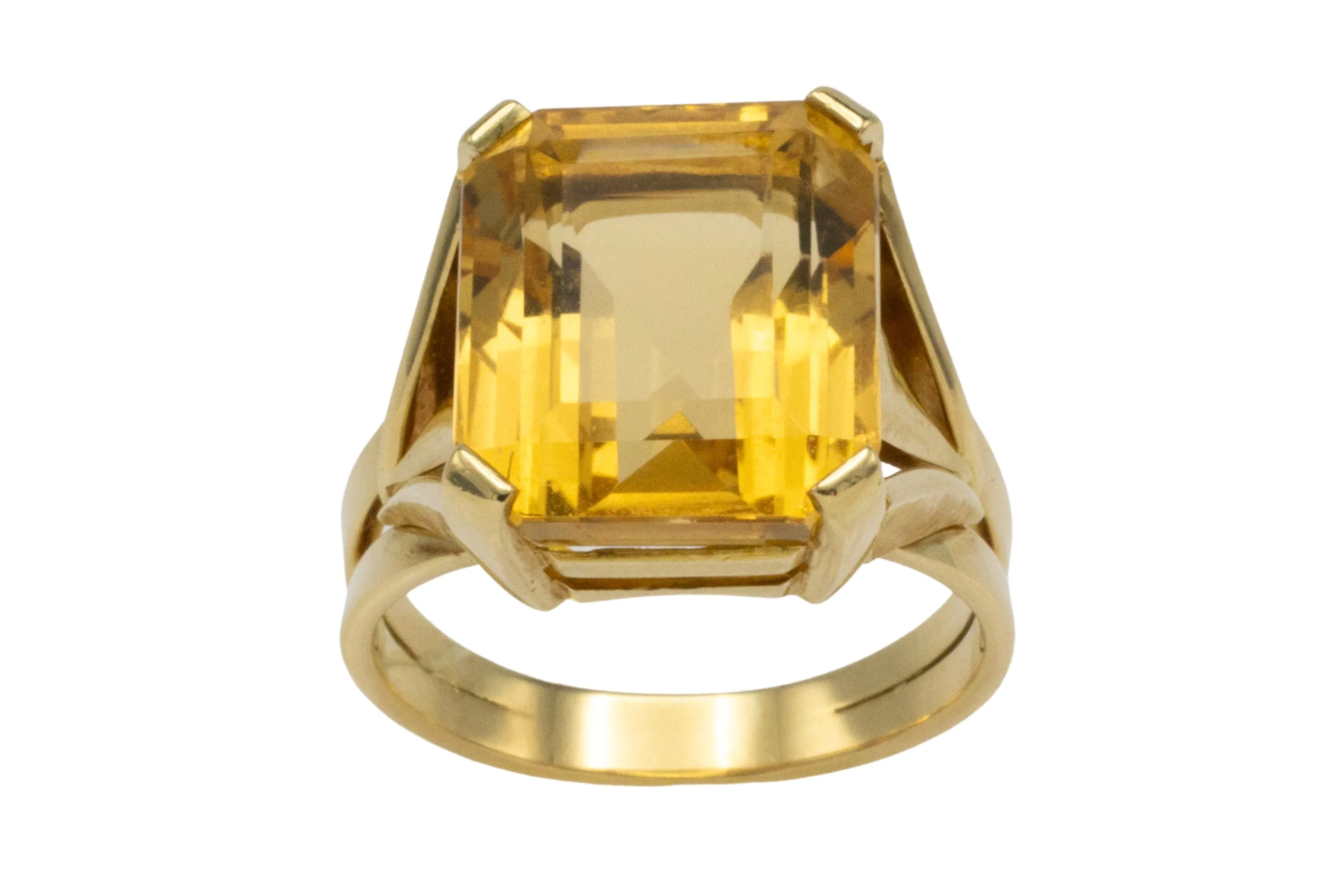 Citrine ring in 18 carat gold