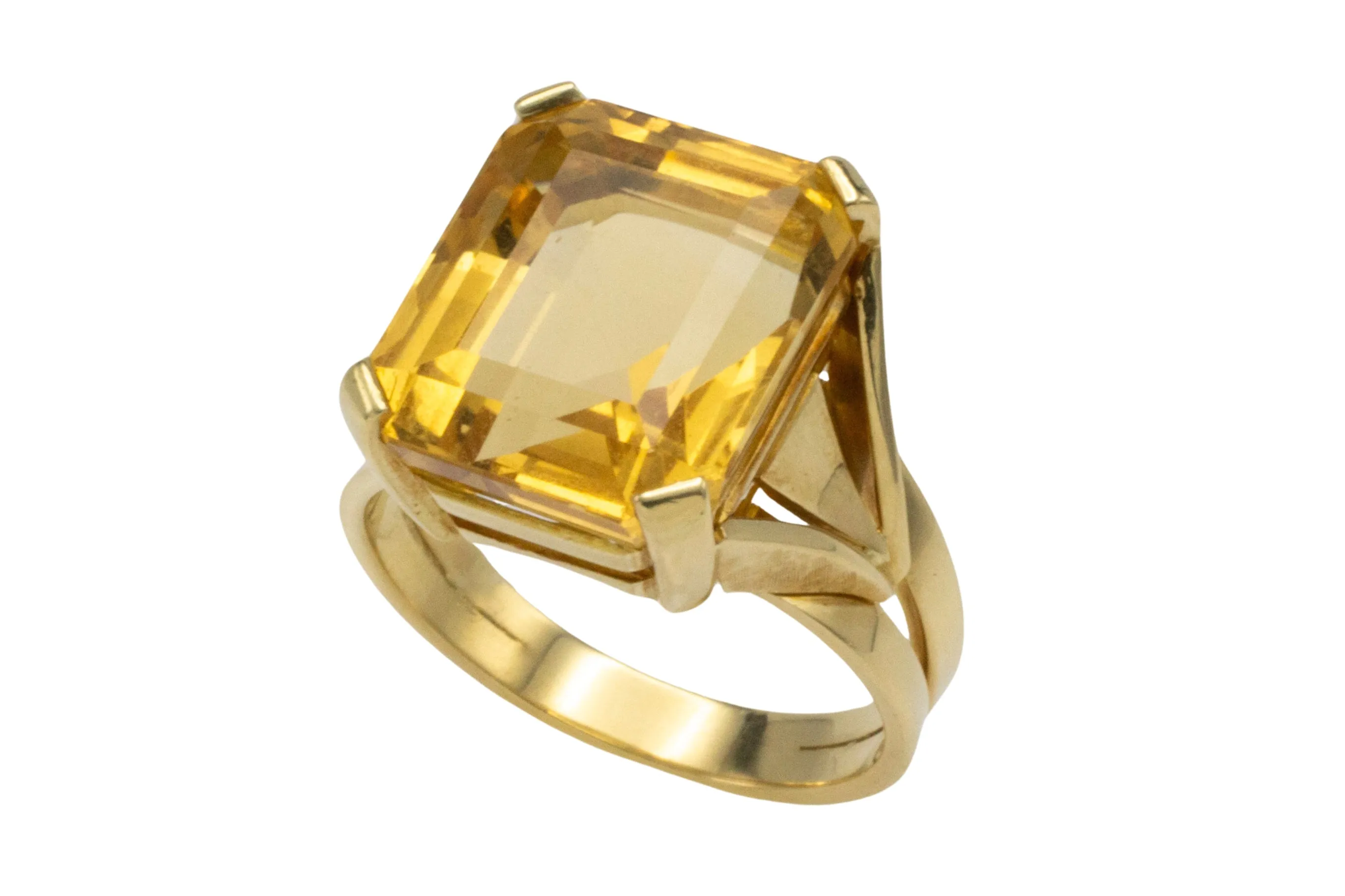 Citrine ring in 18 carat gold