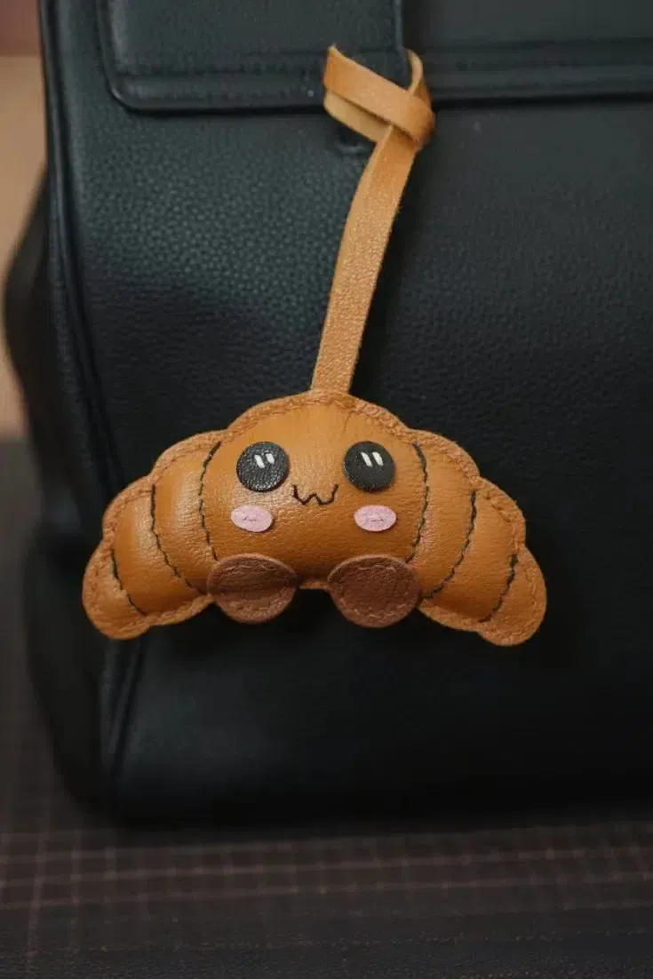 Croissant – Chic design – Bag charm