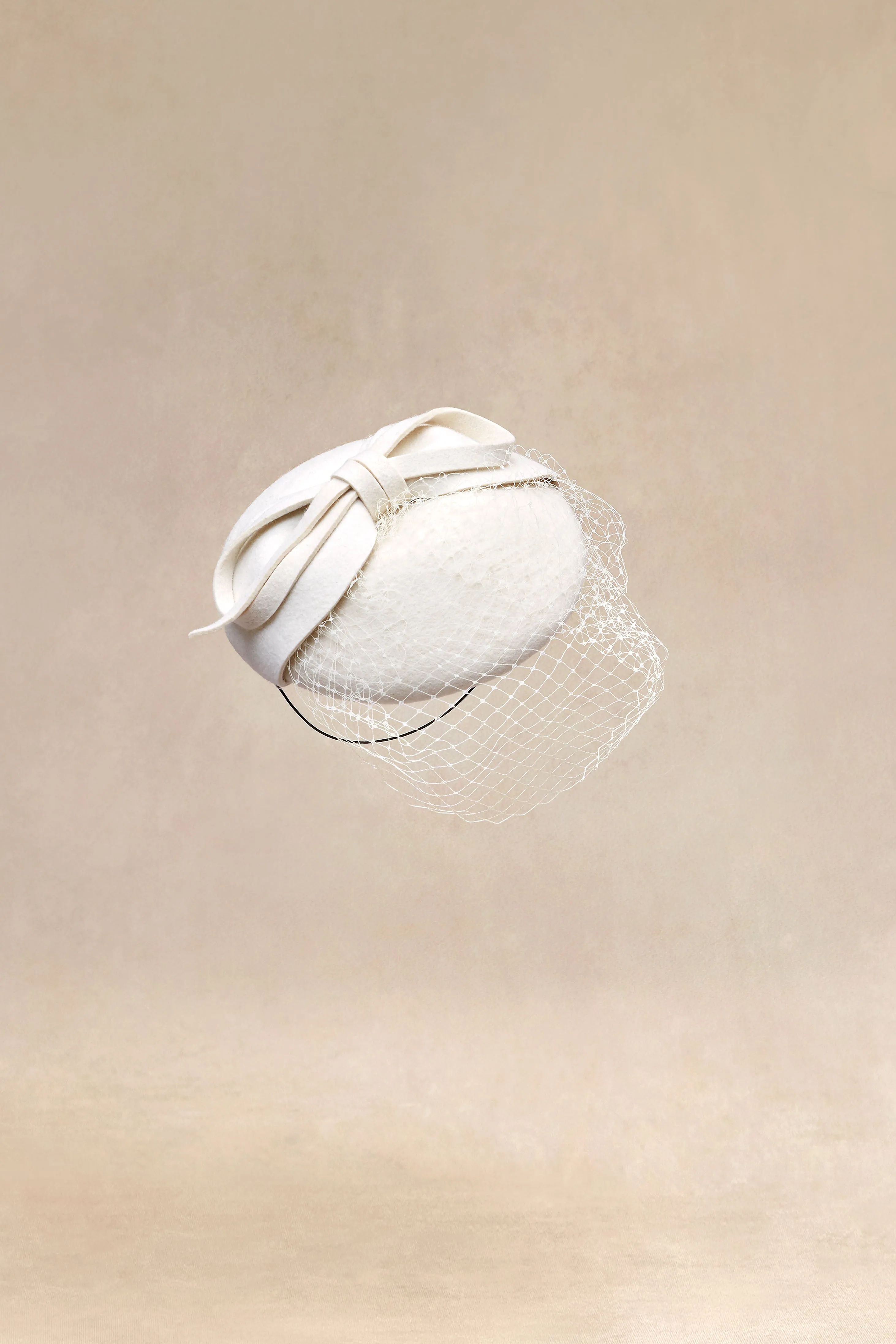 Elegant Bow Knot Pillbox Veil Fascinator