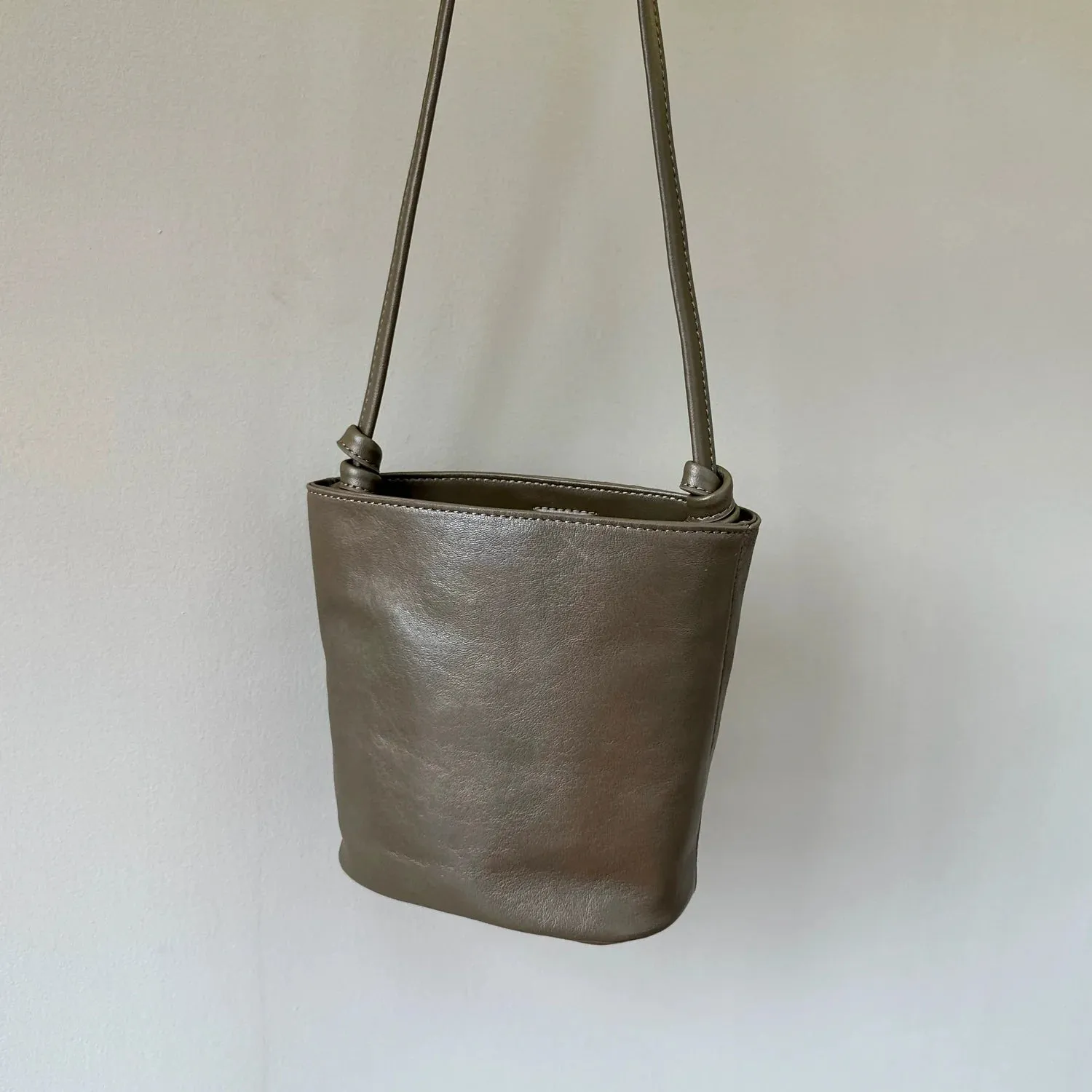 Elegant Leather Bucket Bag