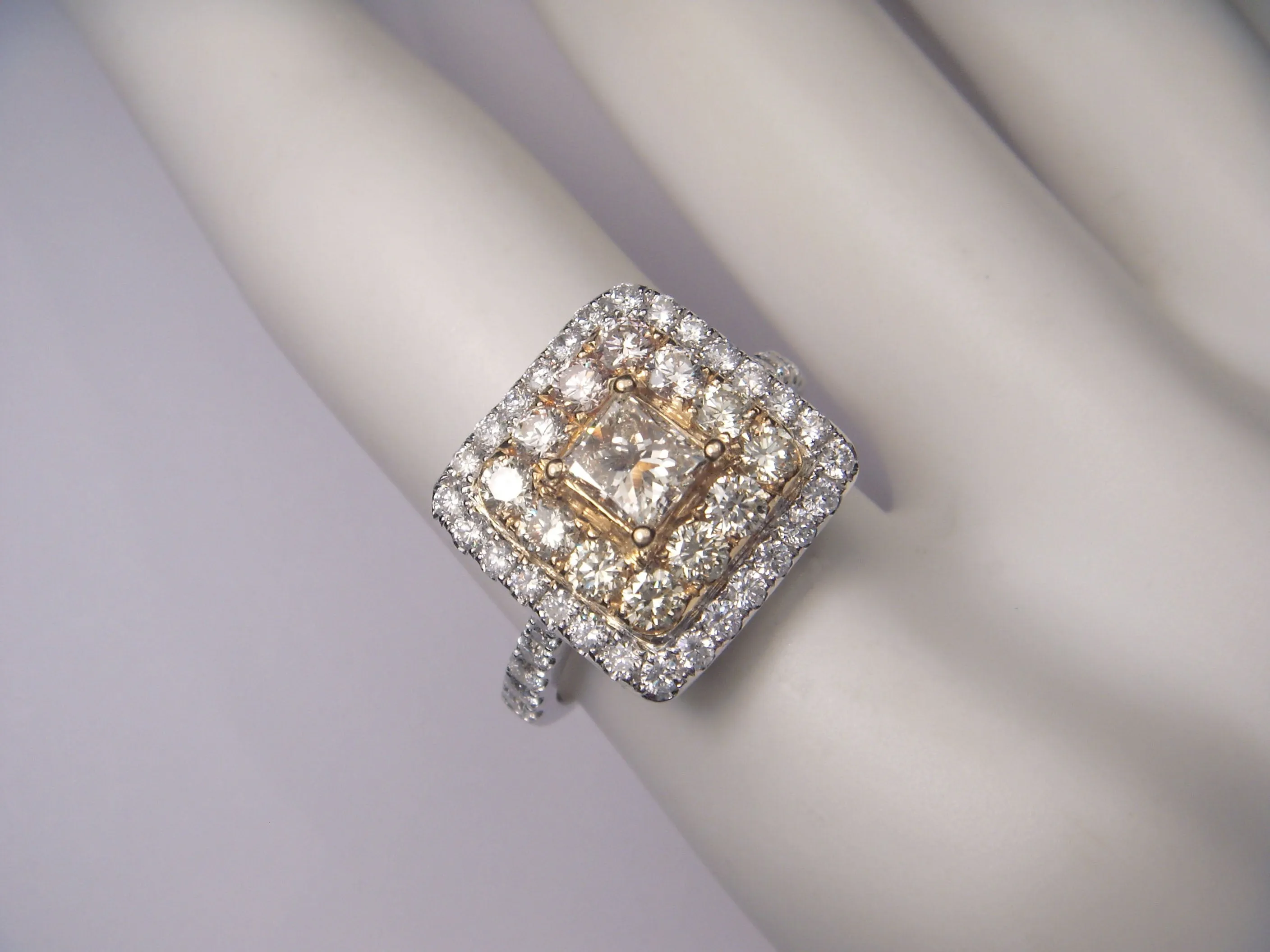 Exquisite 18K White 2-Tone Gold Square Diamond Designer Ring Band