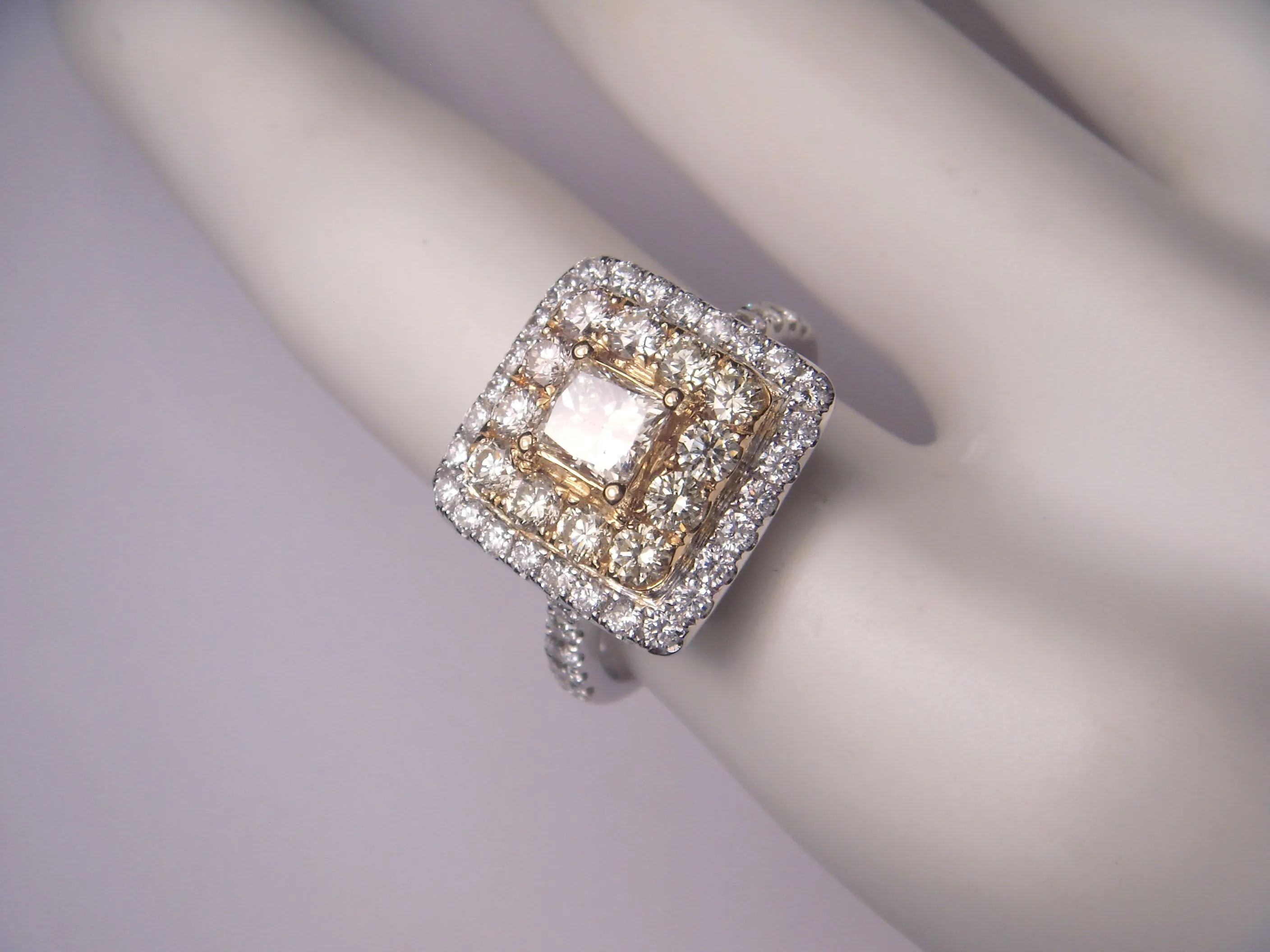 Exquisite 18K White 2-Tone Gold Square Diamond Designer Ring Band