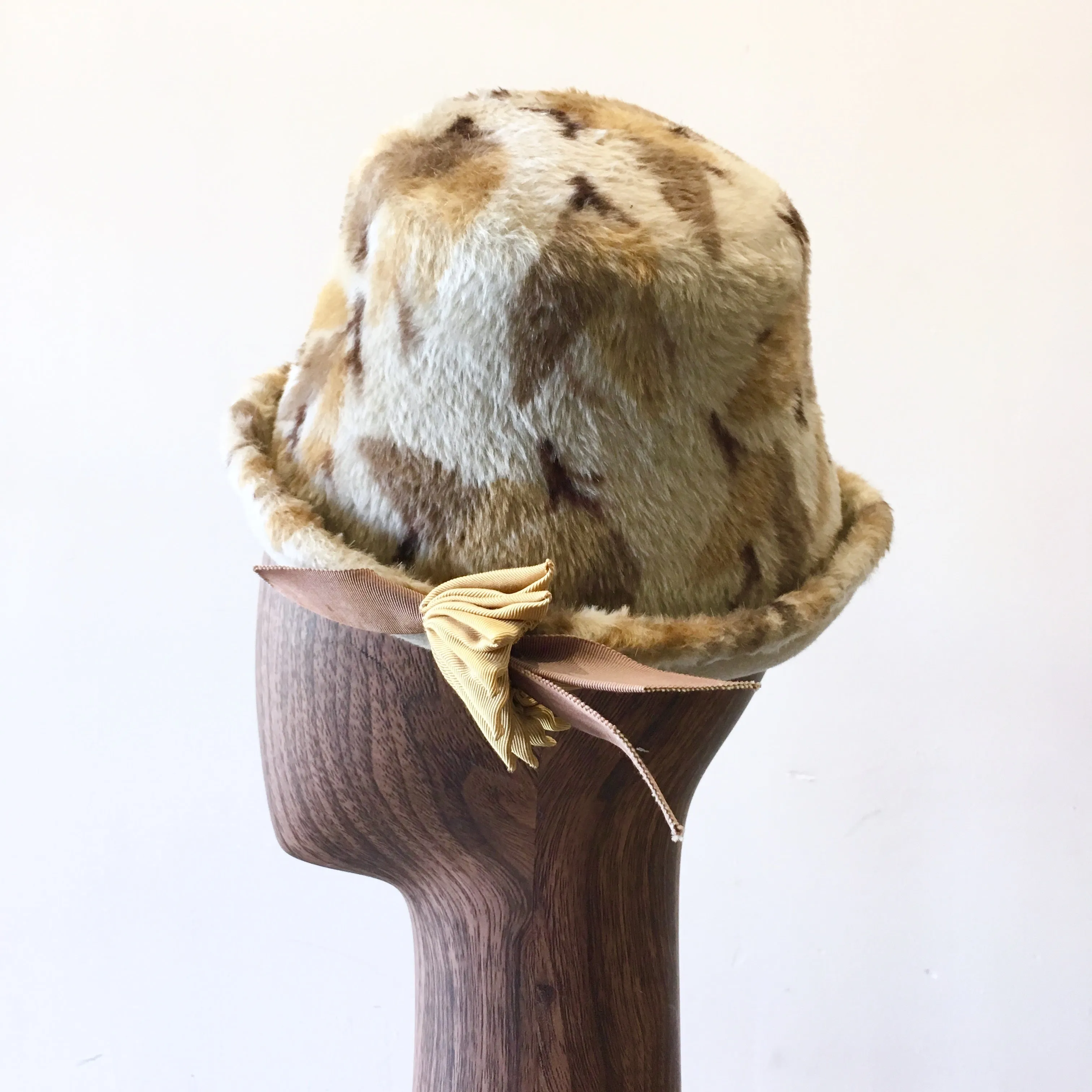 FRANCETTE VINTAGE Women’s beaver hair cloche with mustard floral grossgrain ribbon florette detail