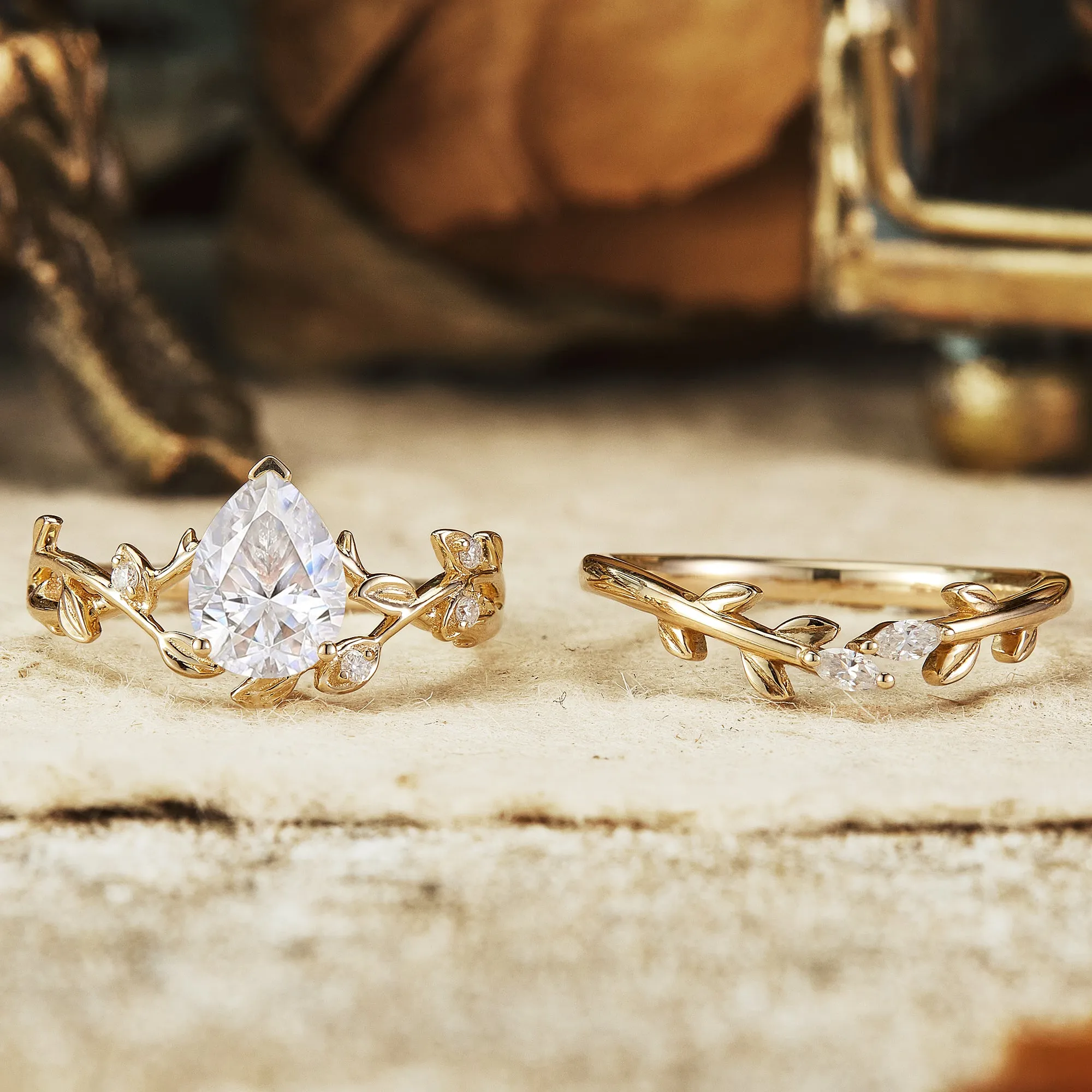 GemsMagic Pear Cut Moissanite Twisted Leaf Engagement Ring Set 2pcs