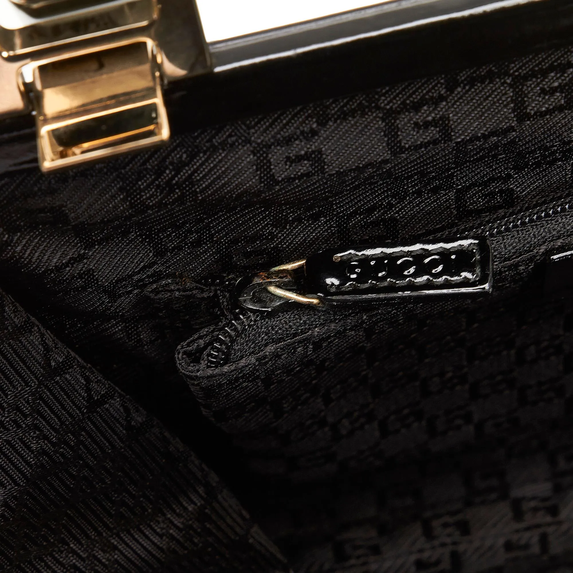 Gucci Patent Leather Handbag (SHG-6H1CTI)