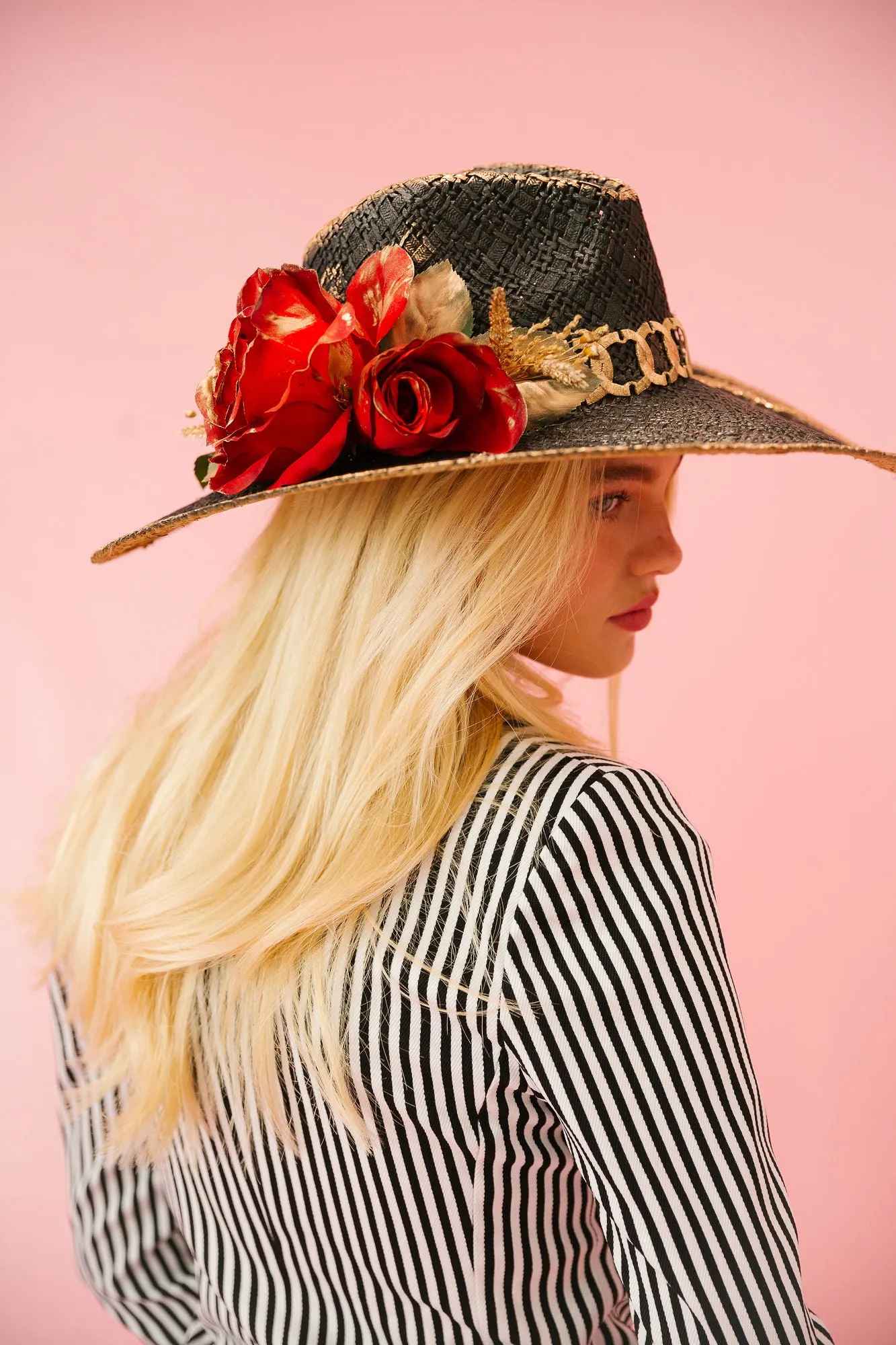 HORSESHOE ROSES BLACK SUN HAT