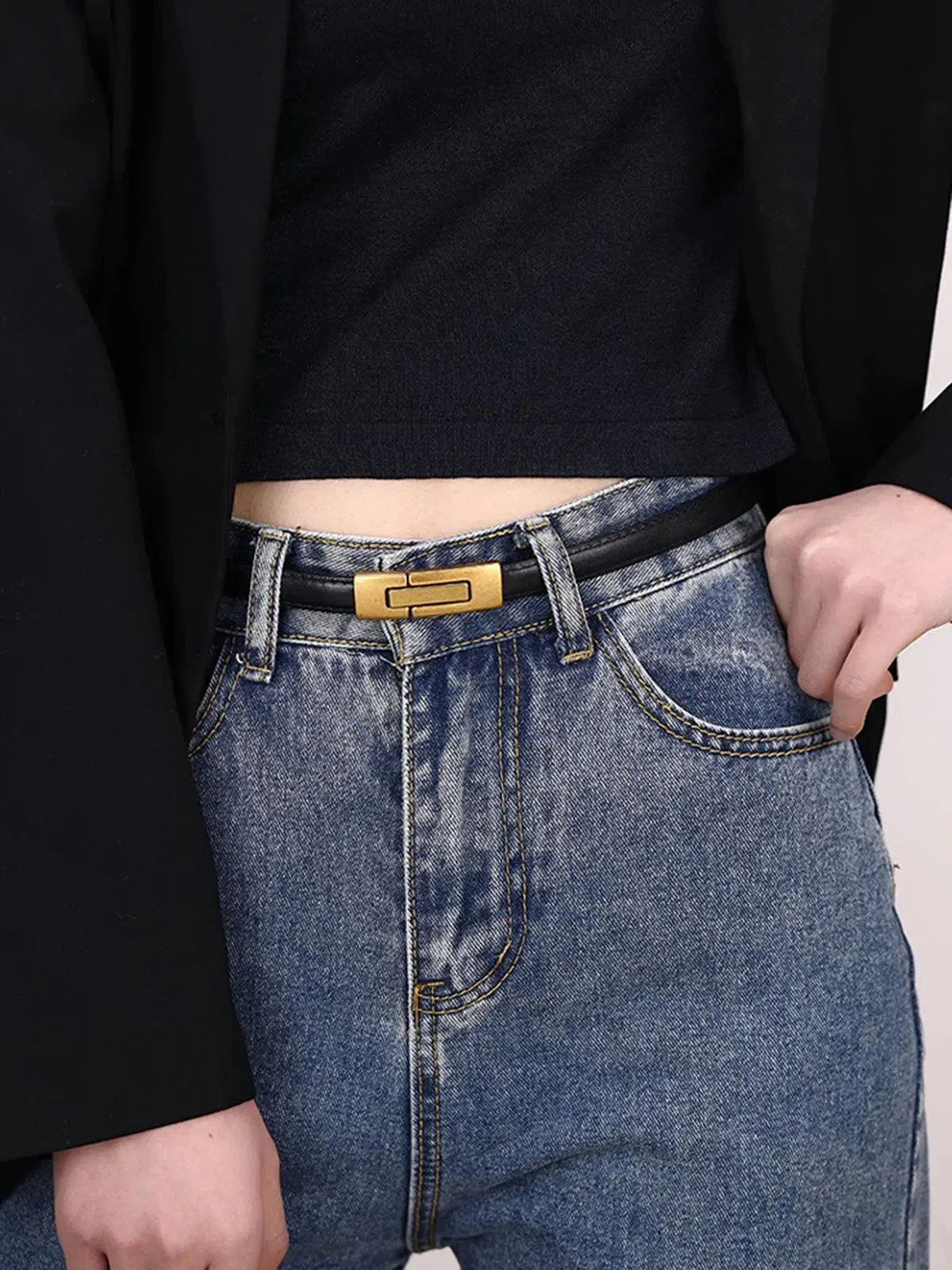 Lyra – Sleek durable finish – Faux leather belt