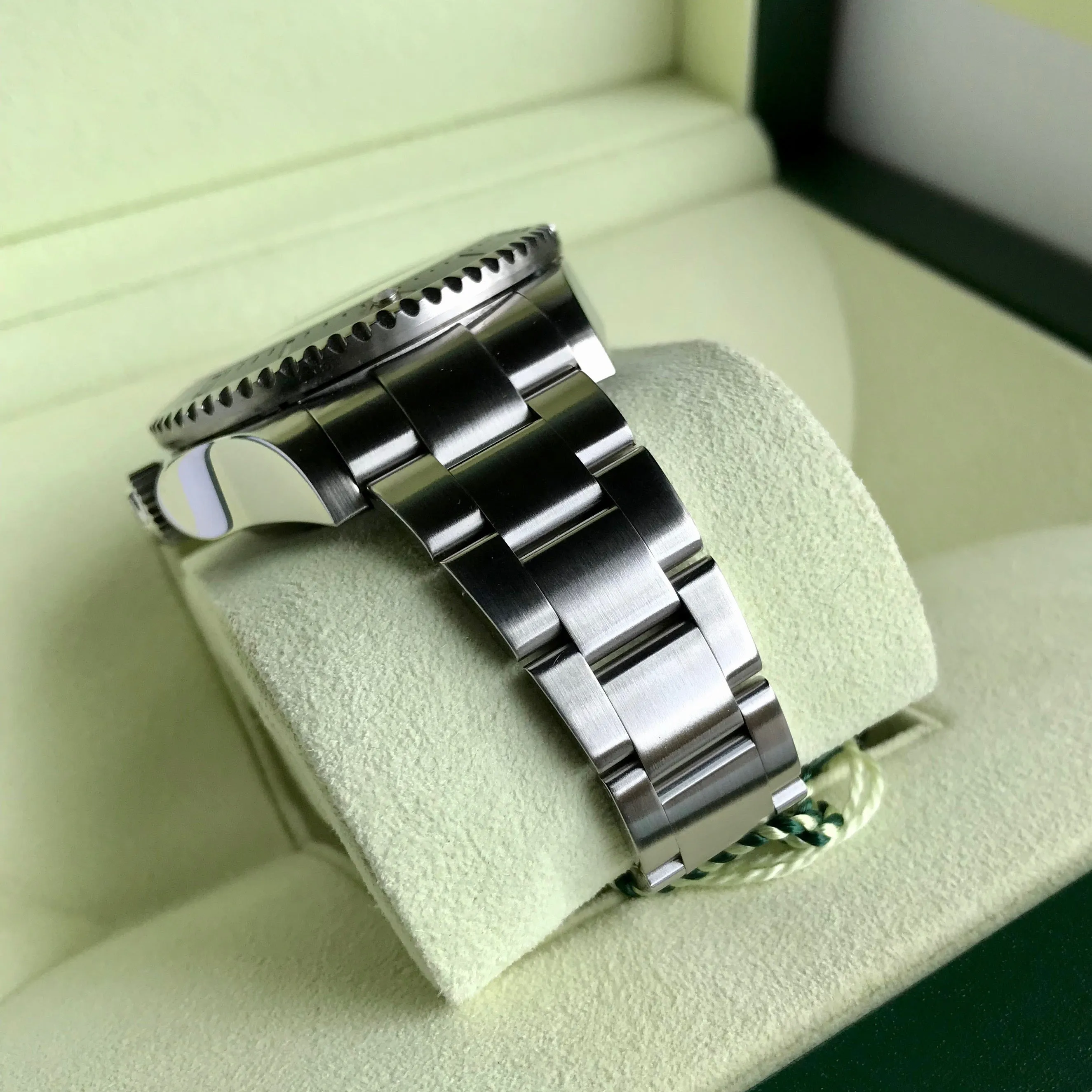 Rolex SEA DWELLER DEEPSEA 116660 Ceramic Mens 44mm Automatic Wristwatch Box & Papers