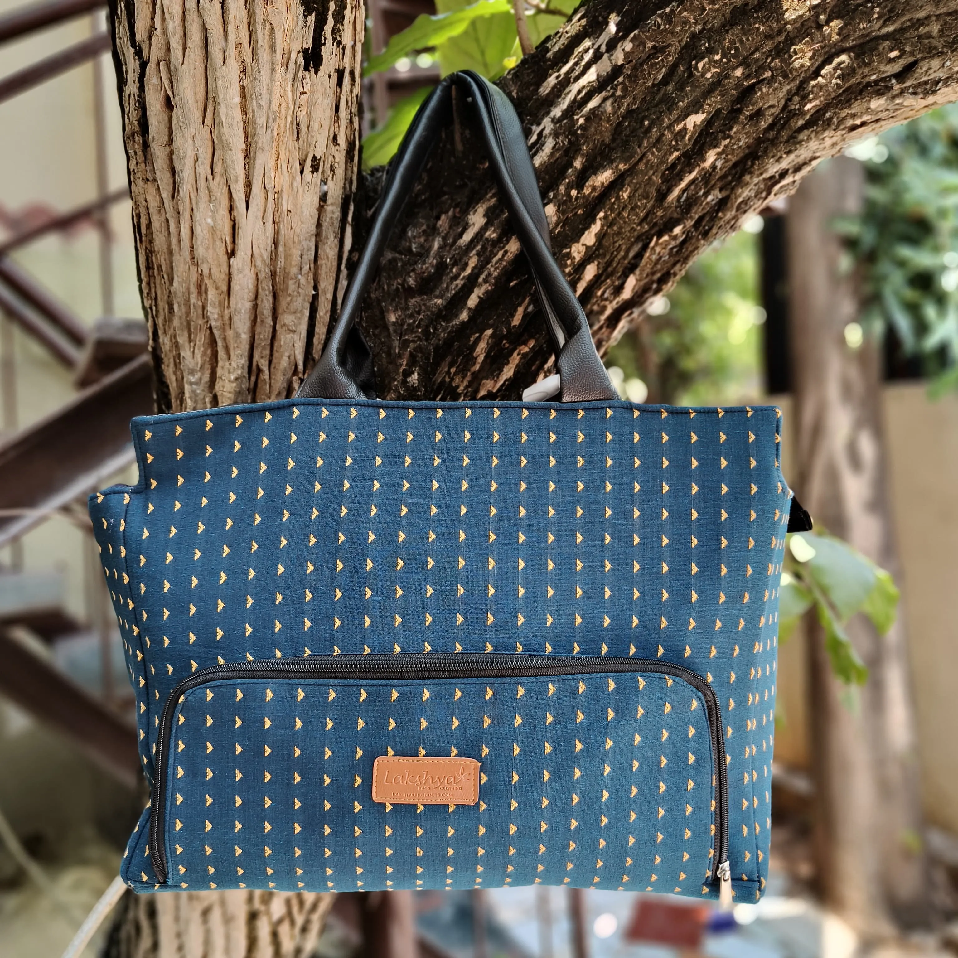 Versatile partition tote Blue With Triangle Design