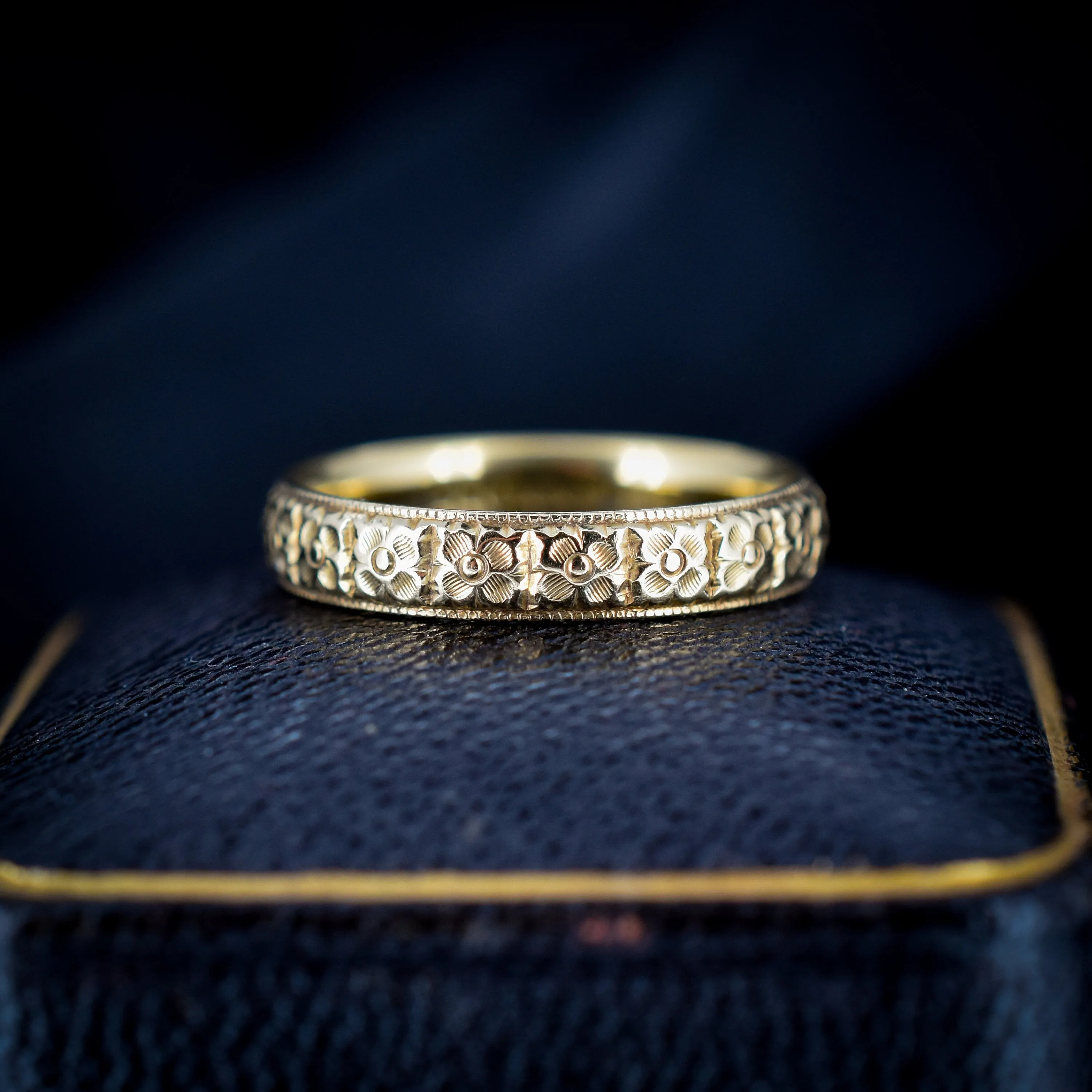 Vintage 18ct Gold Floral Fancy Patterned Wedding Band Ring | Dated 1987