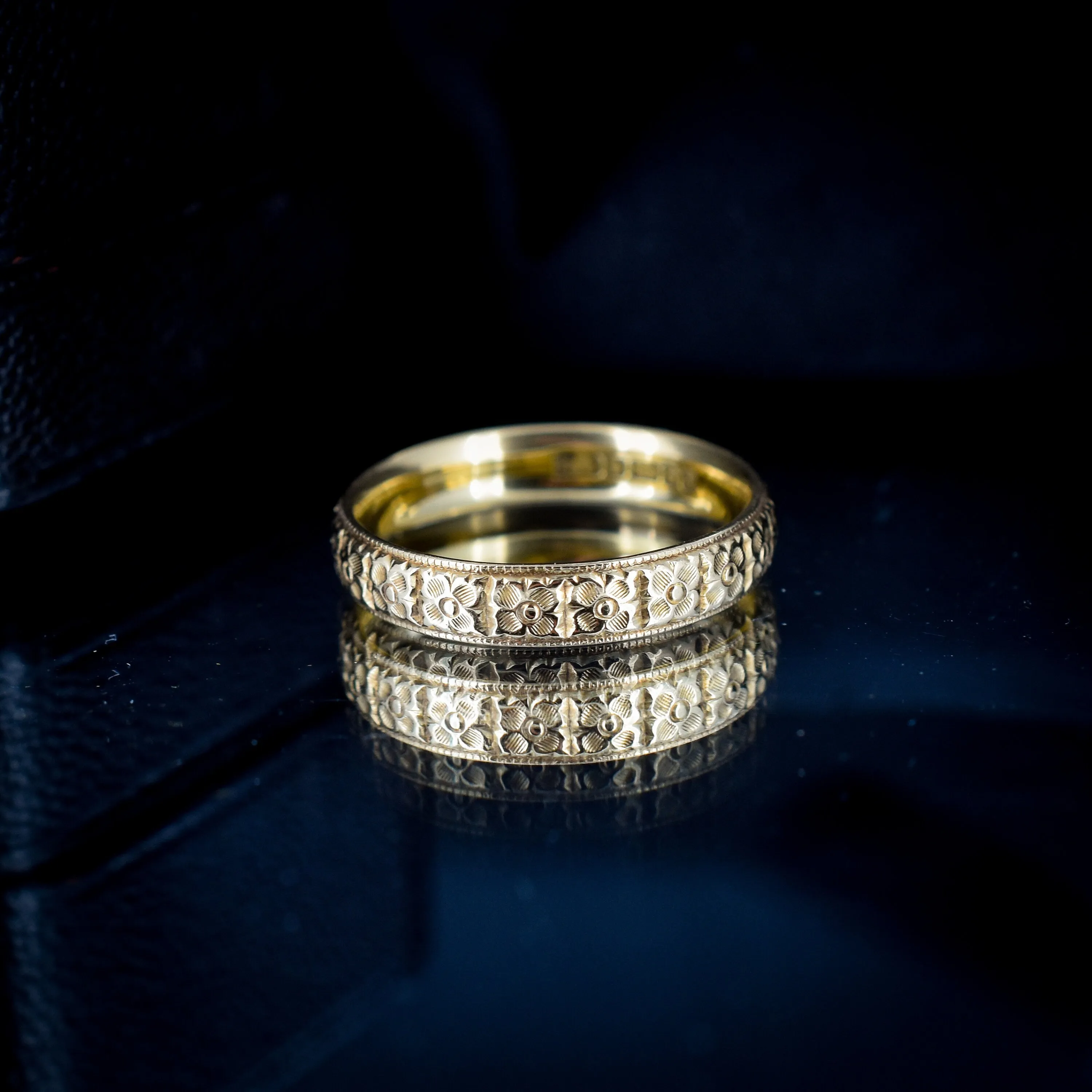 Vintage 18ct Gold Floral Fancy Patterned Wedding Band Ring | Dated 1987
