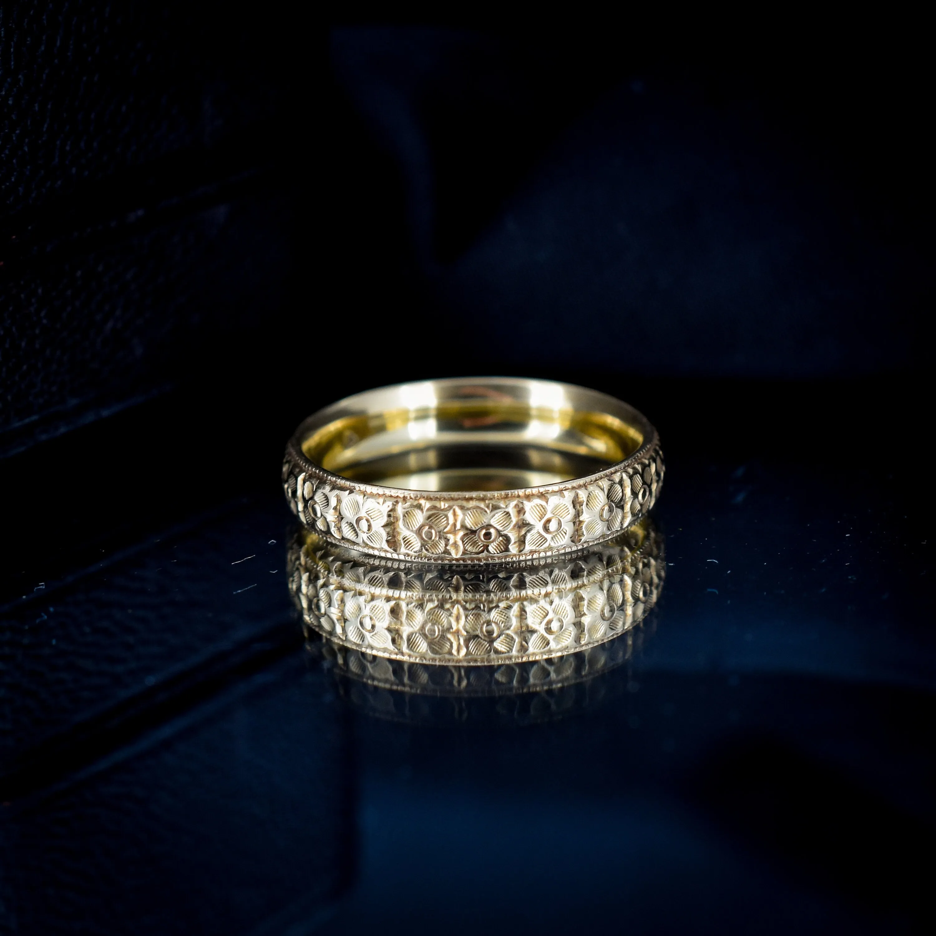 Vintage 18ct Gold Floral Fancy Patterned Wedding Band Ring | Dated 1987