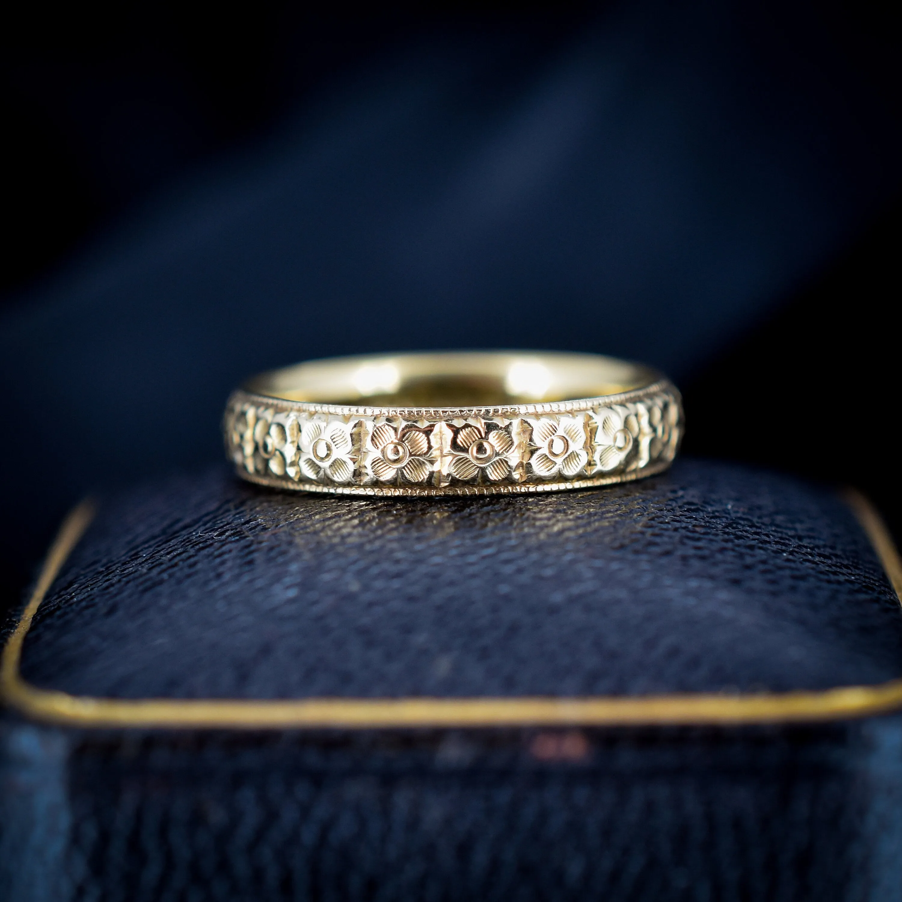 Vintage 18ct Gold Floral Fancy Patterned Wedding Band Ring | Dated 1987
