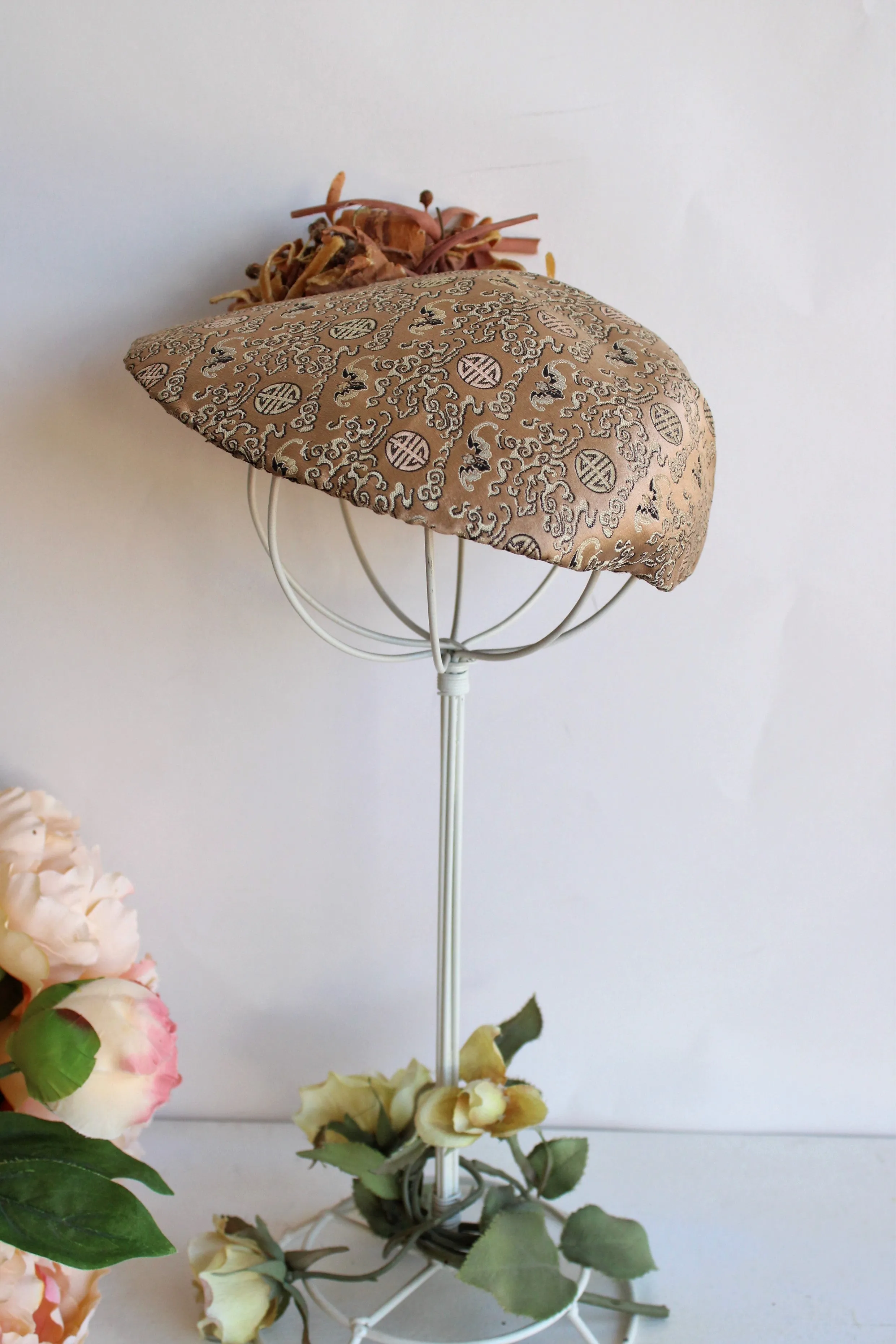 Vintage 1950s Asian Print Shell Hat