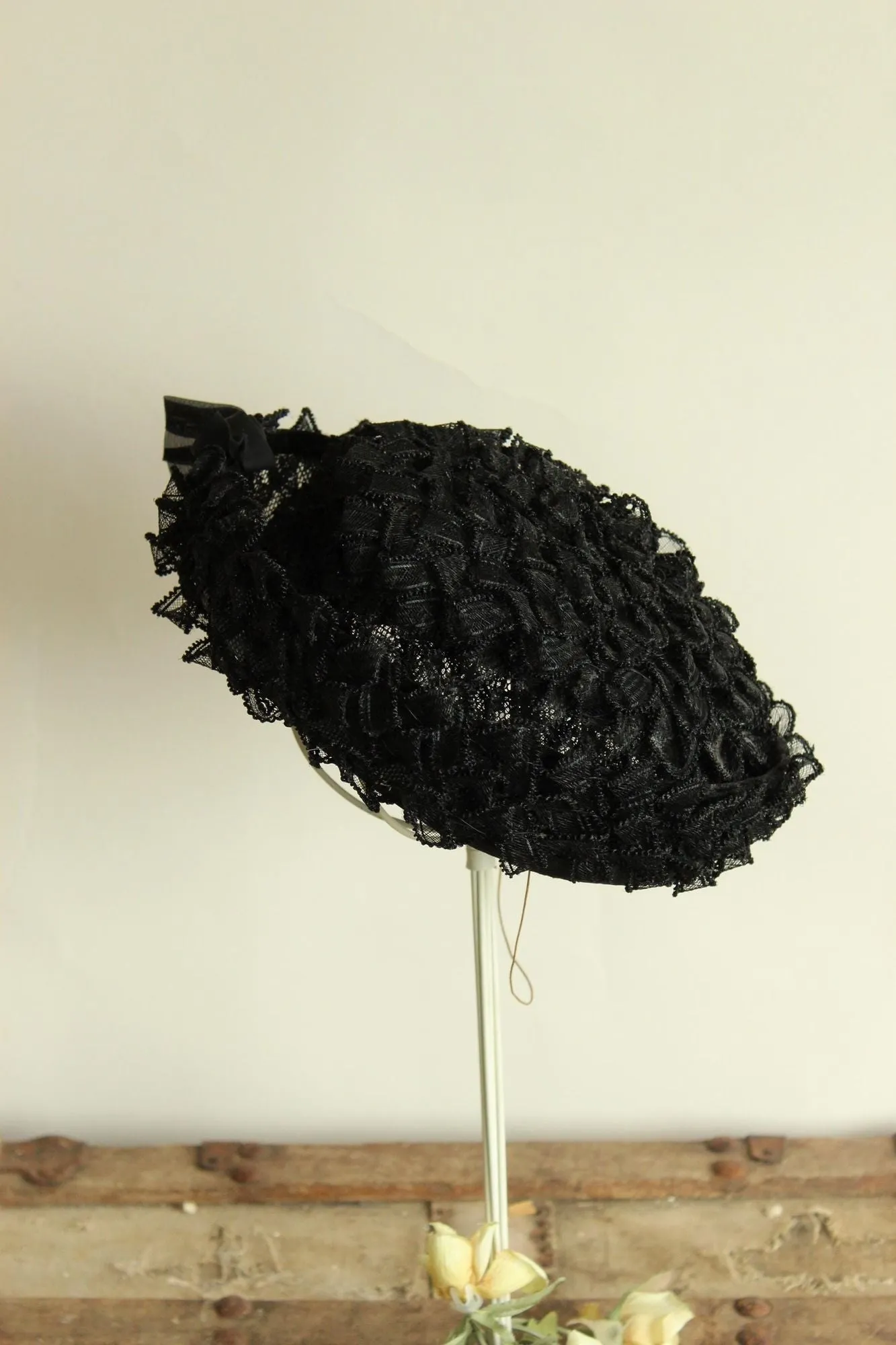 Vintage 1960s 1950s Black Woven Ribbon Hat with Chiffon Bow