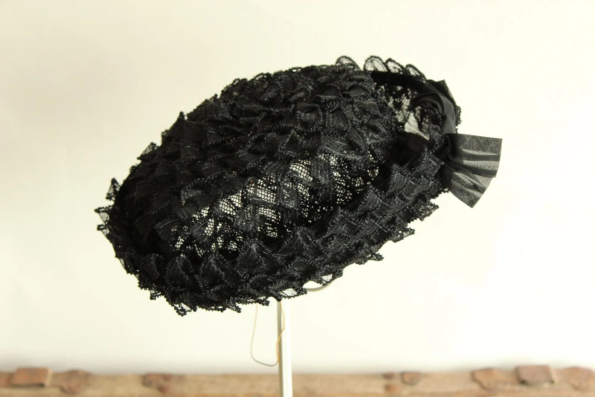 Vintage 1960s 1950s Black Woven Ribbon Hat with Chiffon Bow