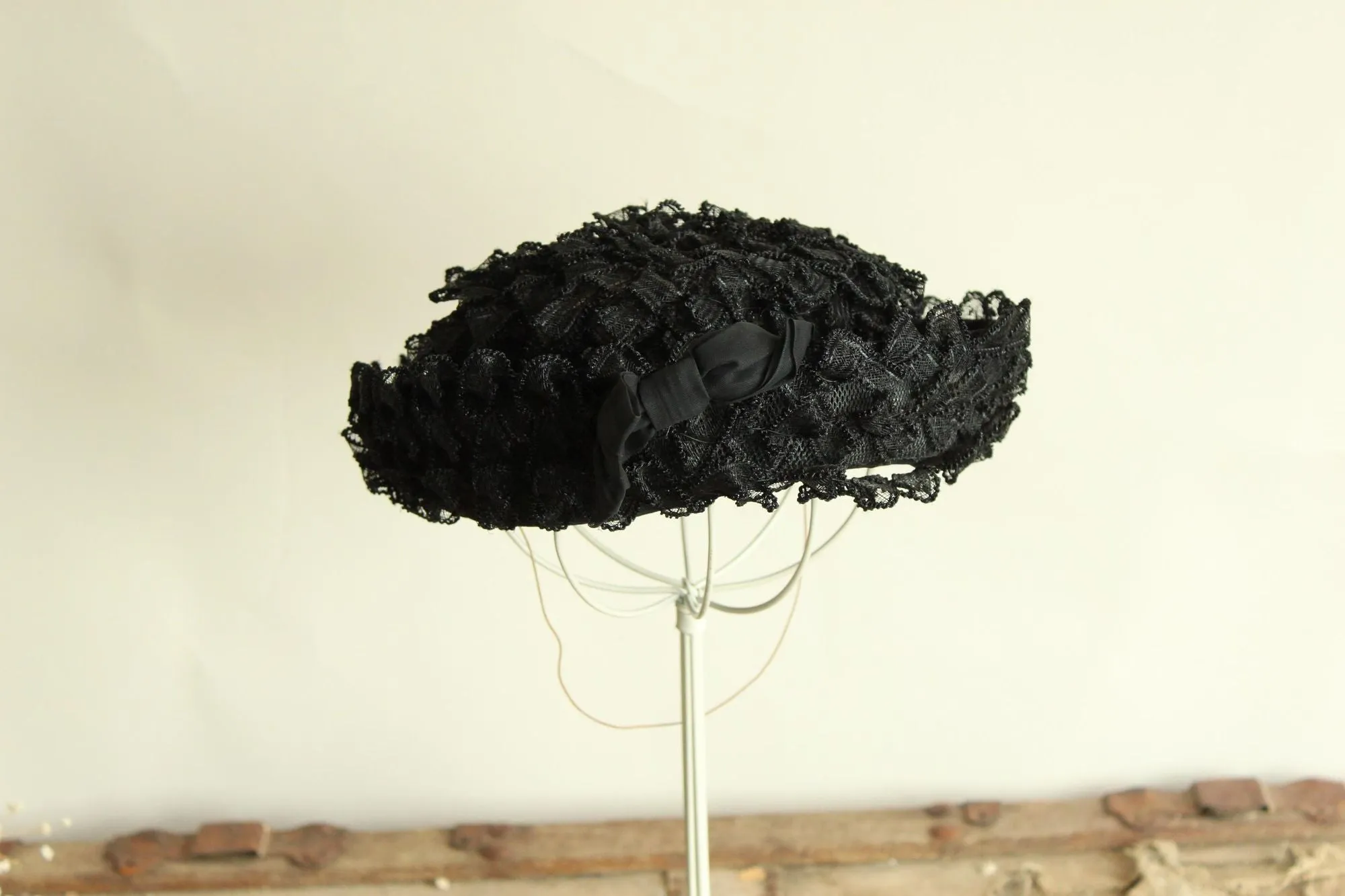 Vintage 1960s 1950s Black Woven Ribbon Hat with Chiffon Bow
