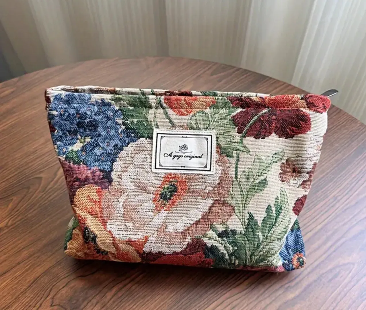 Vintage Floral Makeup Bag Textured Fabric Handbag Travel Skincare Storage Bag Toiletry Bag, Retro Style